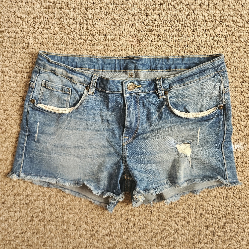 Womens Faded Blue Distressed Ripped Mini Denim Shorts, Medium | size 30